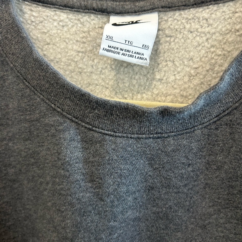 Nike Men's Dark Gray Crewneck Sweatshirt - Picture 4 of 7